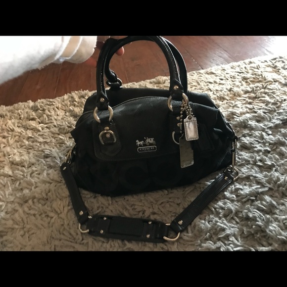 Coach small handbag, purple inside - Picture 1 of 4